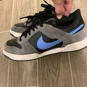 Youth boys Nike shoes size 7